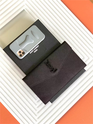 Y.S.L UPTOWN POUCH IN GRAIN DE POUDRE EMBOSSED LEATHER Black Color Black Tone Metal