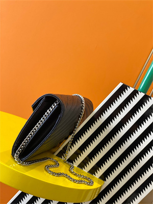 Y.S.L CLASSIC CASSANDRA CHAIN WALLET IN GRAIN DEPOUDRE LEATHER Black Color Silver Tone Metal