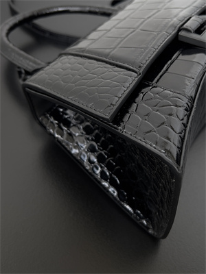 Women’s Hourglass Small Handbag Crocodile Embossed In Black-Black