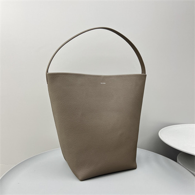 T*e R0w park n/s large tote bag grained calfskin taupe color