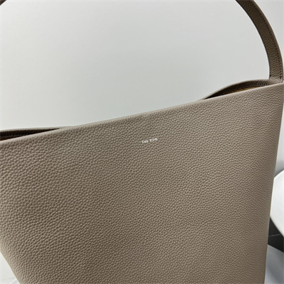 T*e R0w park n/s large tote bag grained calfskin taupe color
