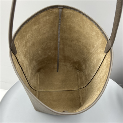 T*e R0w park n/s large tote bag grained calfskin taupe color