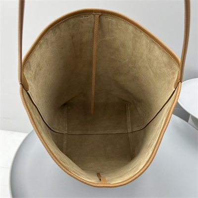 T*e R0w park n/s large tote bag grained calfskin brown color