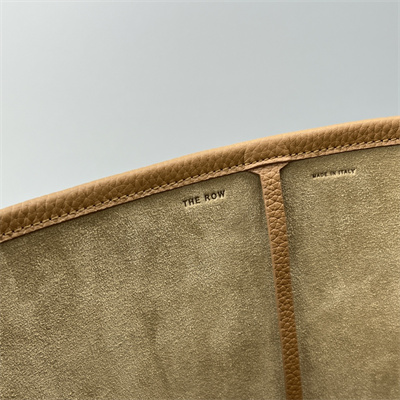 T*e R0w park n/s large tote bag grained calfskin brown color