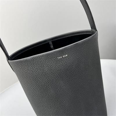 T*e R0w park n/s small tote bag grained calfskin black color