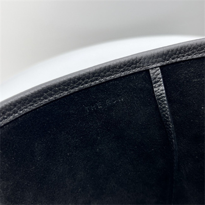 T*e R0w park n/s small tote bag grained calfskin black color