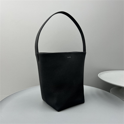 T*e R0w park n/s medium tote bag grained calfskin black color