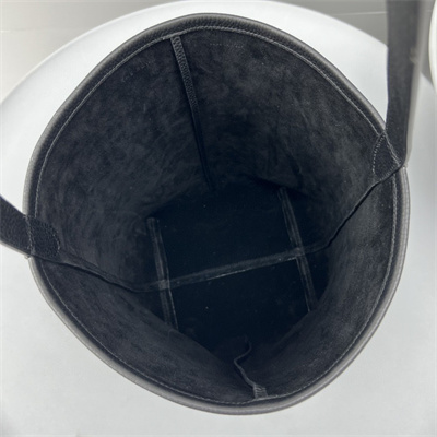 T*e R0w park n/s medium tote bag grained calfskin black color