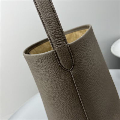 T*e R0w park n/s medium tote bag grained calfskin taupe color