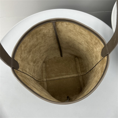 T*e R0w park n/s medium tote bag grained calfskin taupe color