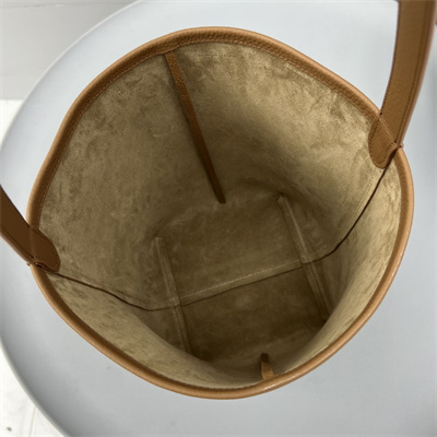 T*e R0w park n/s medium tote bag grained calfskin brown color