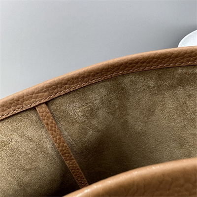 T*e R0w park n/s medium tote bag grained calfskin brown color