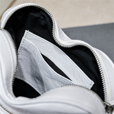 Women’s Le Cagole Heart Mini Bag In Arena Lambskin White Color