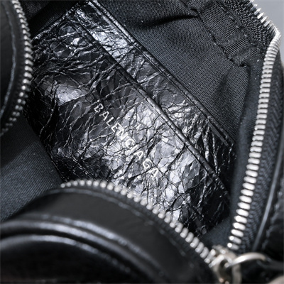 Women’s Le Cagole Heart Mini Bag In Arena Lambskin Black Color