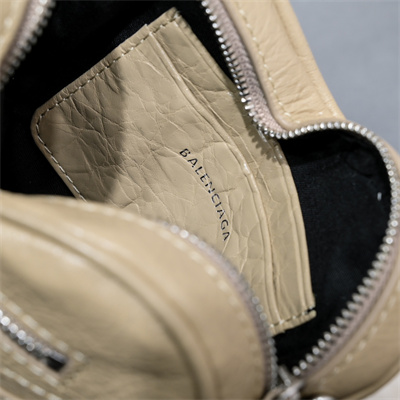 Women’s Le Cagole Heart Mini Bag In Arena Lambskin Lt Beige Color