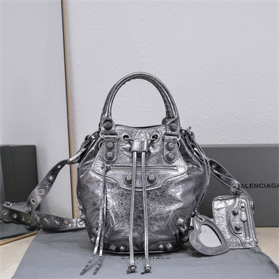 Women’s Le Cagole Small Bucket Bag In Metallized Arena Lambskin Silver Color