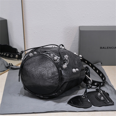 Women’s Le Cagole Small Bucket Bag In Arena Lambskin Black Color