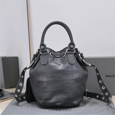 Women’s Le Cagole Small Bucket Bag In Arena Lambskin Dk Grey Color