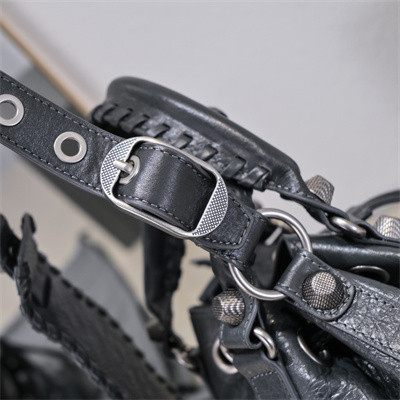 Women’s Le Cagole Small Bucket Bag In Arena Lambskin Dk Grey Color