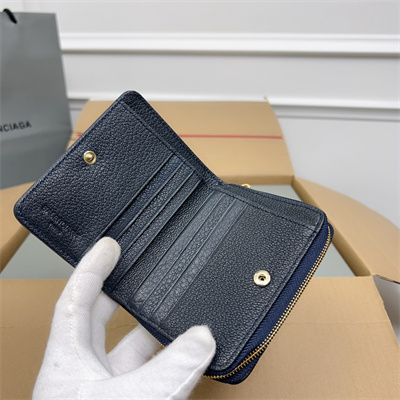 Le Cagole Compact Zippy Wallet In Arena Lambskin Black Color