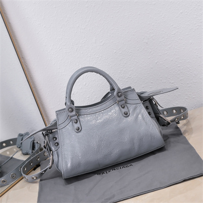 Women’s NEO Cagole XS Handbag In Arena Lambskin Lt Grey Color
