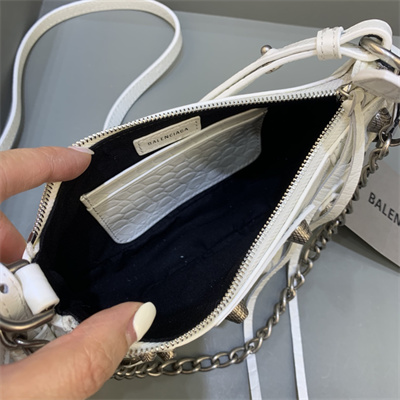 Women’s Le Cagole Mini Bag With Chain In Arena Lambskin White Color