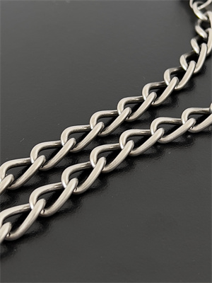 Women’s Le Cagole Mini Bag With Chain In Arena Lambskin Black Color