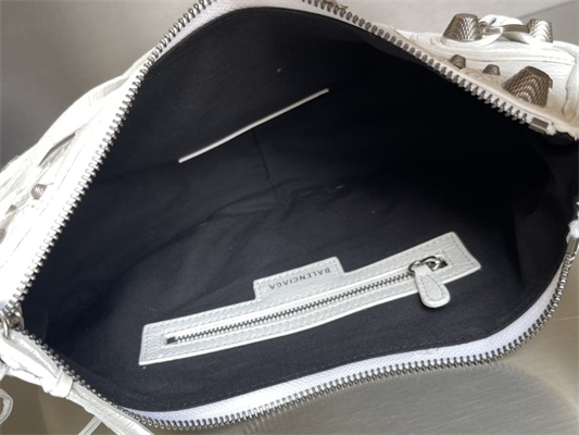 Women’s Le Cagole Small Shoulder Bag In Arena Lambskin White Color