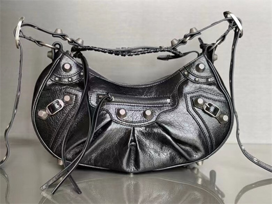 Women’s Le Cagole Small Shoulder Bag In Arena Lambskin Black Color