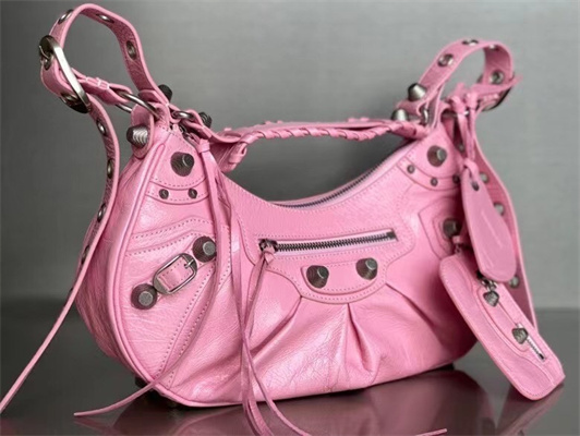 Women’s Le Cagole Small Shoulder Bag In Arena Lambskin Pink Color