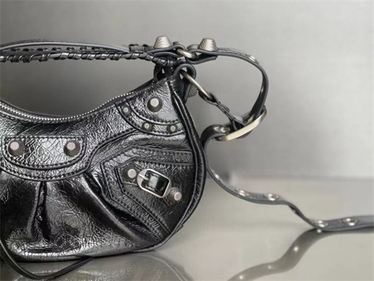 Women’s Le Cagole XS Shoulder Bag In Arena Lambskin Black Color