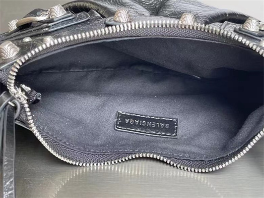 Women’s Le Cagole XS Shoulder Bag In Arena Lambskin Black Color