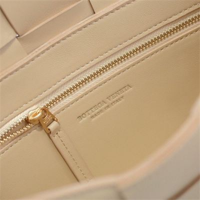 BV Cassette Cross Body Bag In Lambskin Porriage Color