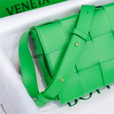 BV Cassette Cross Body Bag In Lambskin Parakeet Color