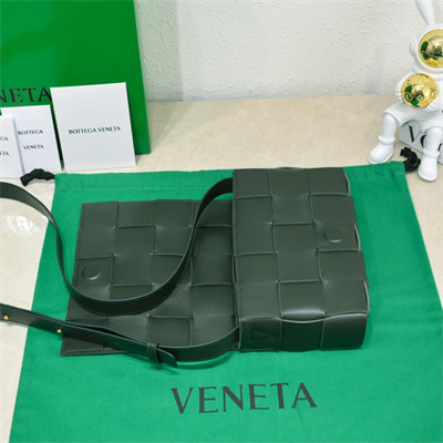 BV Cassette Cross Body Bag In Lambskin Field Green Color