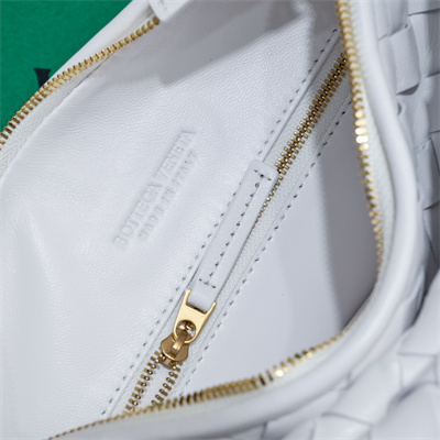 BV Medium Gemelli Shoulder Bag In Lambskin Leather White Color