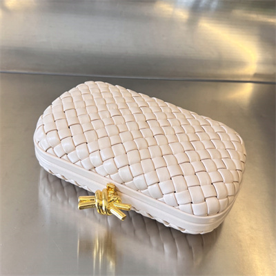 BV Knot Clutch In Lambskin Leather Cantaloup Color