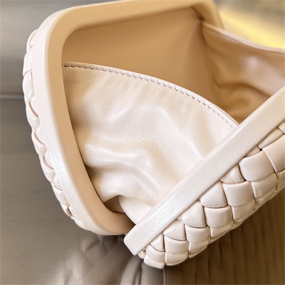 BV Knot Clutch In Lambskin Leather Cantaloup Color