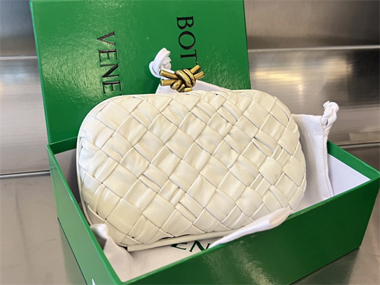 BV Knot Clutch In Calfskin Leather Wrinkled White Color