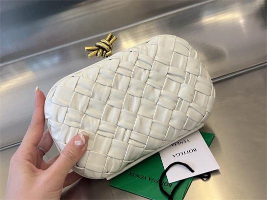 BV Knot Clutch In Calfskin Leather Wrinkled White Color