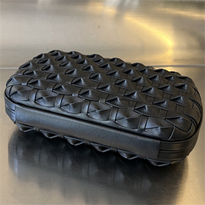 BV Knot Clutch In Calfskin Leather Black Color