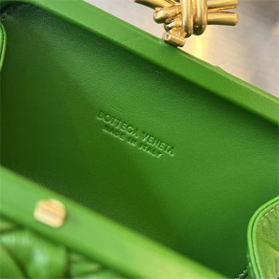 BV Knot Clutch In Calfskin Leather Wrinkled Avocado Color