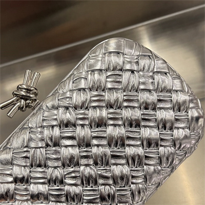 BV Knot Clutch In Calfskin Leather Wrinkled Silver Color