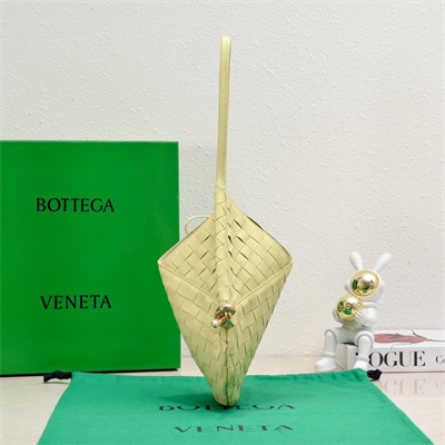 BV Small Solstice Shoulder Bag In Lambskin Leather Ice Cream Color