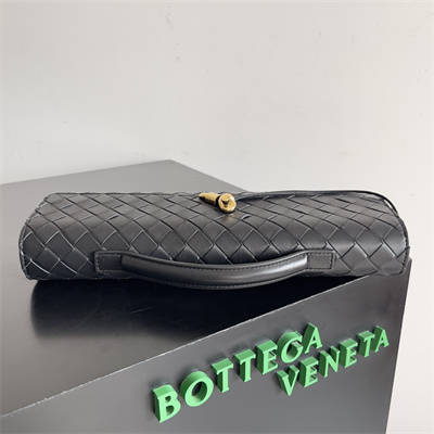 BV Long Clutch Andiamo With Handle In Lambskin Leather Black Color