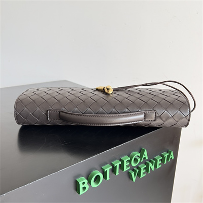 BV Long Clutch Andiamo With Handle In Lambskin Leather Fondant Color
