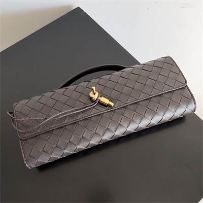 BV Long Clutch Andiamo With Handle In Lambskin Leather Fondant Color