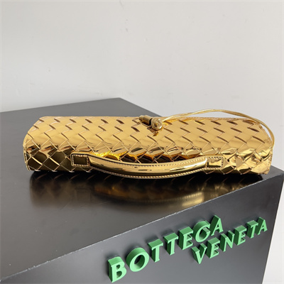BV Long Clutch Andiamo With Handle In Lambskin Leather Gold Color