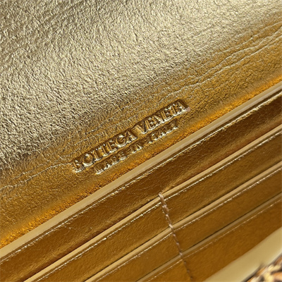 BV Long Clutch Andiamo With Handle In Lambskin Leather Gold Color