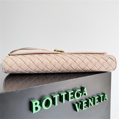 BV Long Clutch Andiamo With Handle In Lambskin Leather Lotus Color